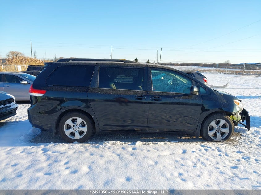5TDKK3DCXES428431 2014 TOYOTA SIENNA photo no. 13
