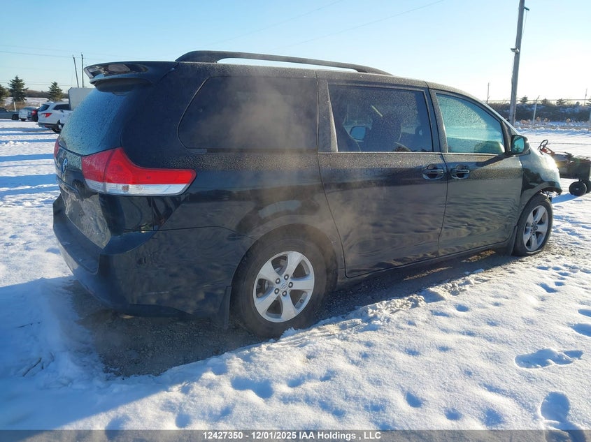5TDKK3DCXES428431 2014 TOYOTA SIENNA photo no. 4