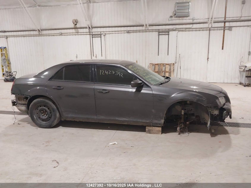 2C3CCABG0GH151306 2016 CHRYSLER 300 photo no. 12
