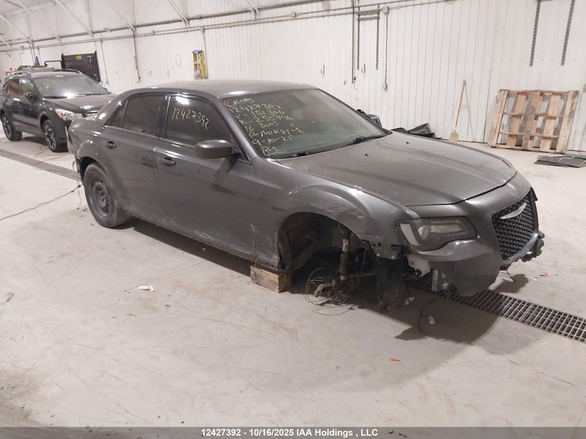 2C3CCABG0GH151306 2016 CHRYSLER 300 photo no. 2
