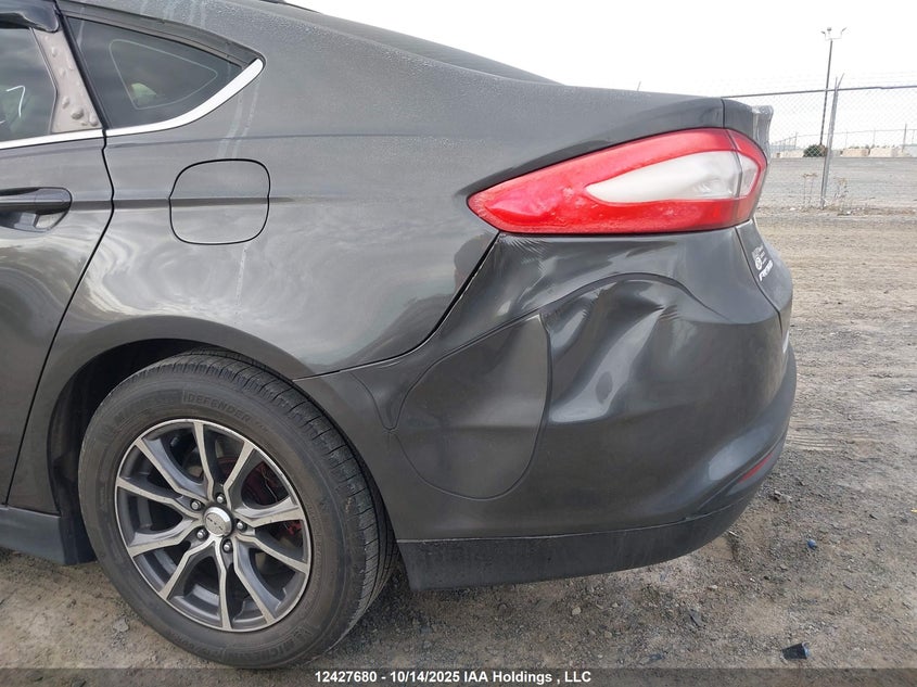 2015 Ford Fusion S VIN: 3FA6P0G70FR255061 Lot: 12427680