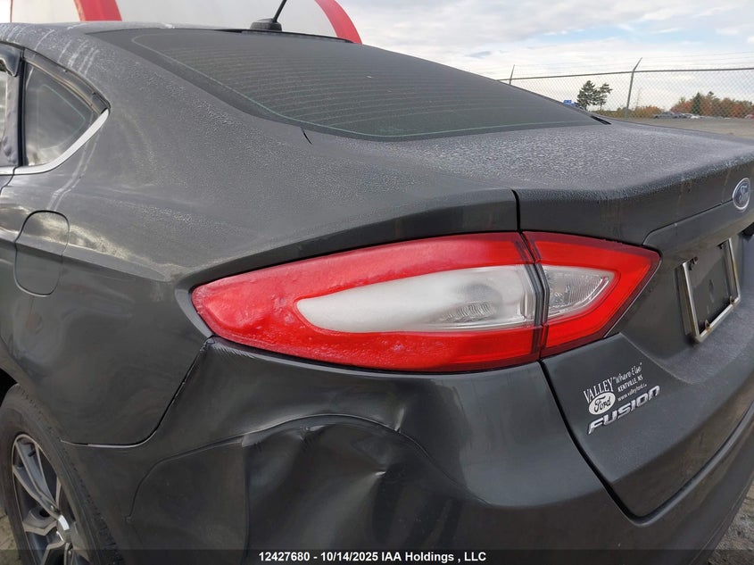 2015 Ford Fusion S VIN: 3FA6P0G70FR255061 Lot: 12427680