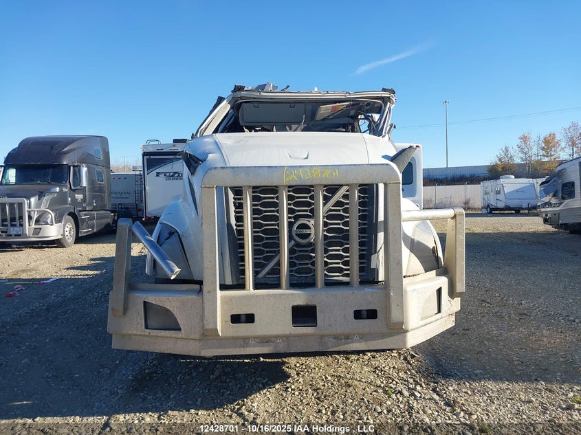 4V4NC9EJ0SN666028 2025 VOLVO  photo no. 12