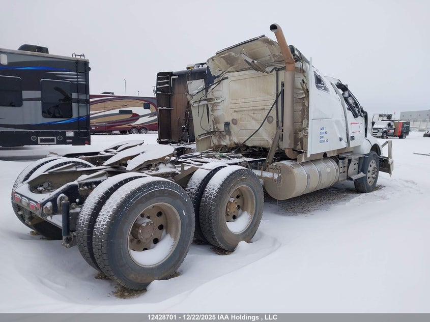 4V4NC9EJ0SN666028 2025 VOLVO  photo no. 4