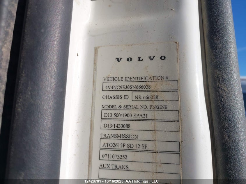 4V4NC9EJ0SN666028 2025 VOLVO  photo no. 9