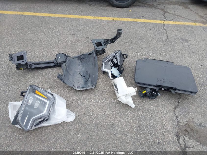 2025 Kia Niro Ev Wave/Wave W/Snow White Pearl Grey Exterior VIN: KNDCT3L18S5134755 Lot: 12429046