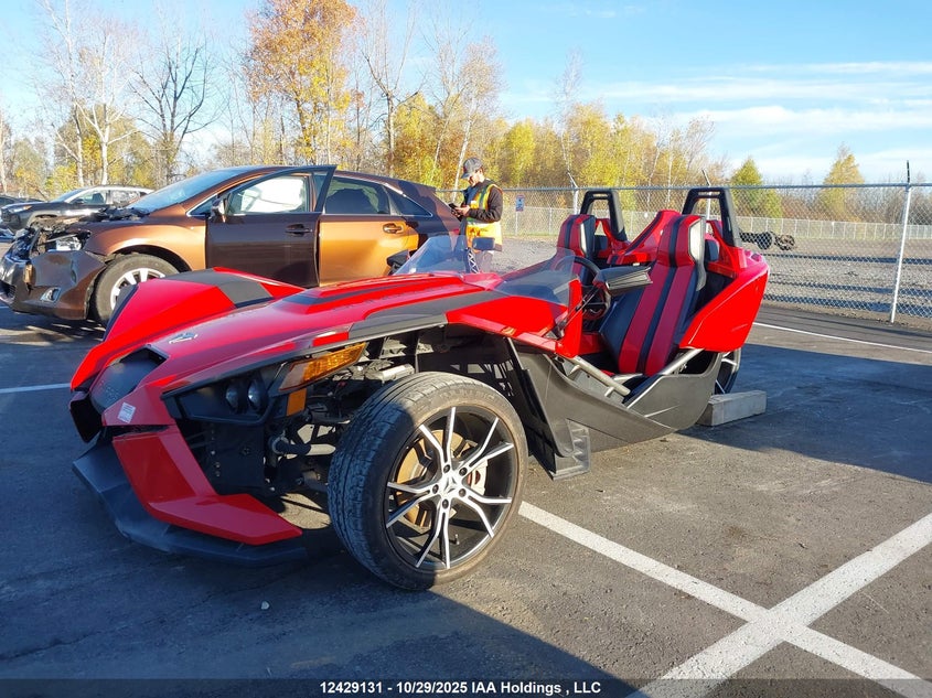 57XAAPFA4F5101152 2015 POLARIS SLINGSHOT photo no. 2