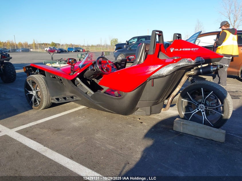 57XAAPFA4F5101152 2015 POLARIS SLINGSHOT photo no. 3