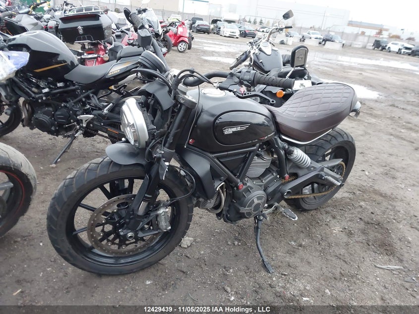 ML015ANM6FT001264 2015 DUCATI SCRAMBLER photo no. 2