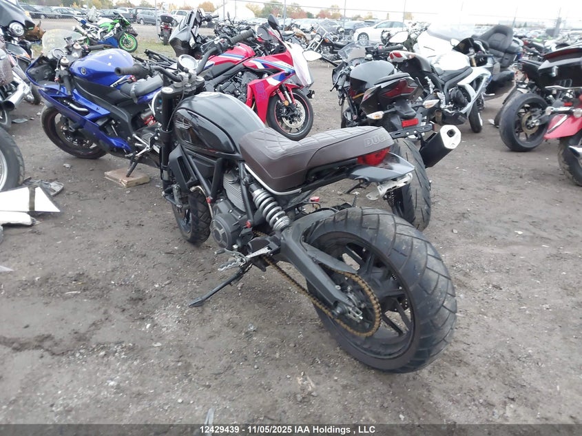 ML015ANM6FT001264 2015 DUCATI SCRAMBLER photo no. 3