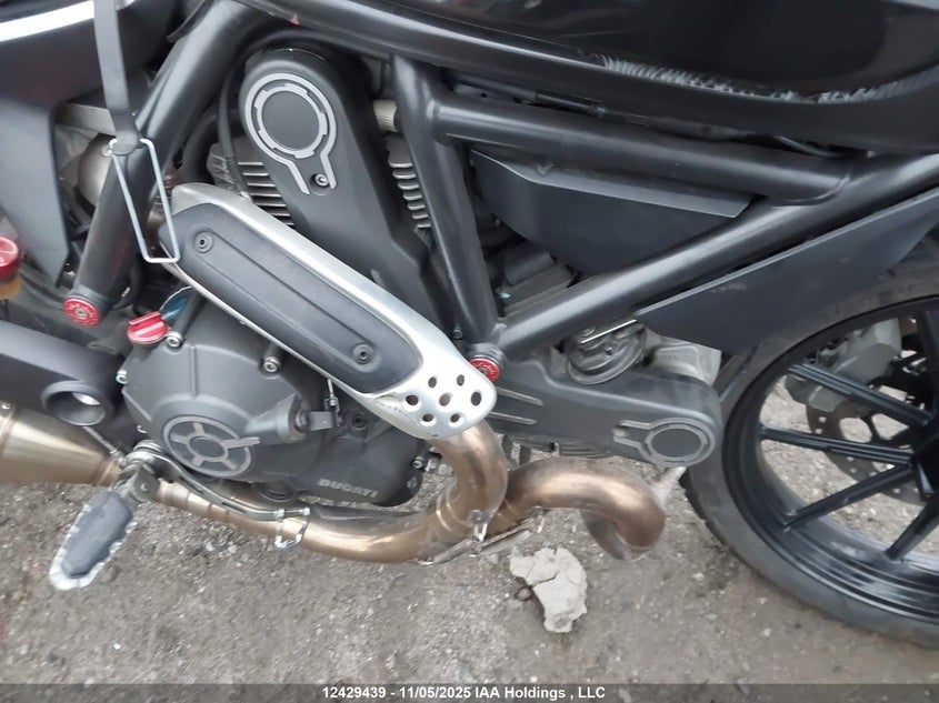 ML015ANM6FT001264 2015 DUCATI SCRAMBLER photo no. 8