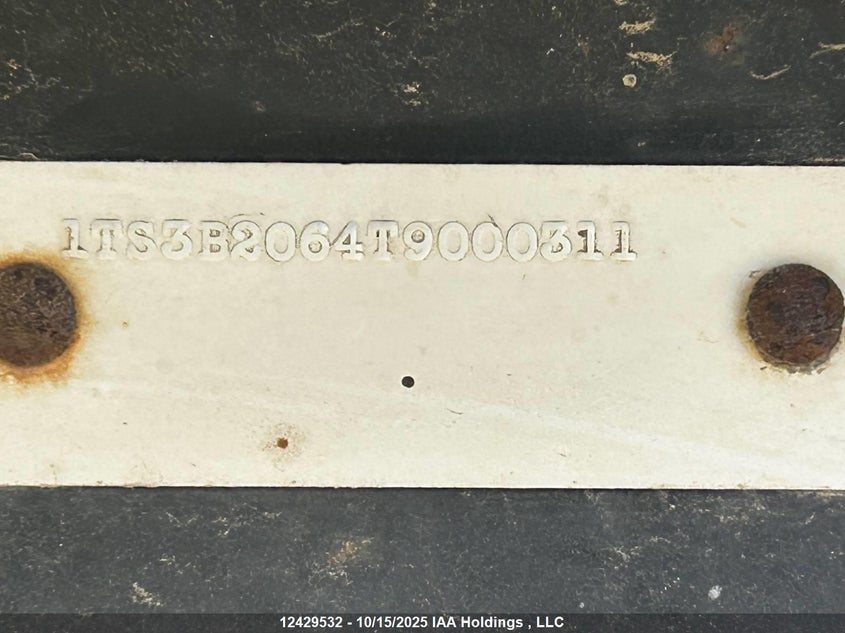 1TS3B2064T9000311 1996   photo no. 12