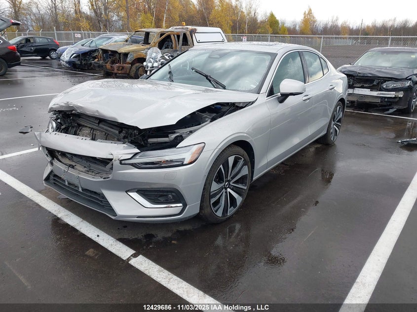 7JRL12TN3PG253023 2023 VOLVO S60 photo no. 2