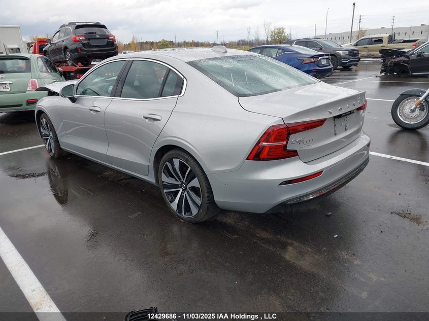 7JRL12TN3PG253023 2023 VOLVO S60 photo no. 3
