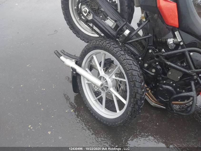 WB1021807AZT44066 2010 BMW F 650 photo no. 12