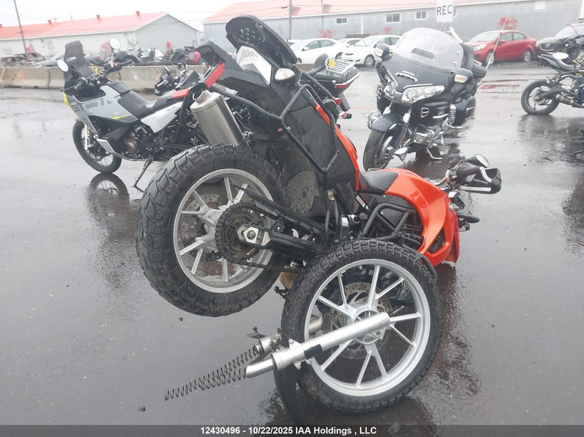 WB1021807AZT44066 2010 BMW F 650 photo no. 4