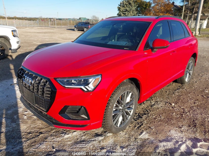 WA1AECF34N1143828 2022 AUDI Q3 photo no. 2