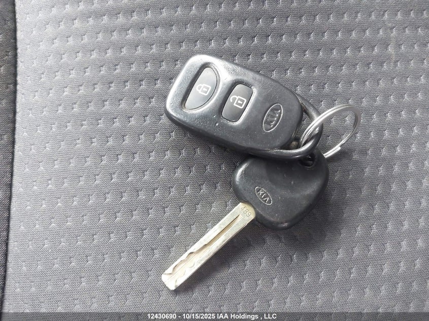 2011 Kia Sorento Lx VIN: 5XYKT3A12BG066913 Lot: 12430690