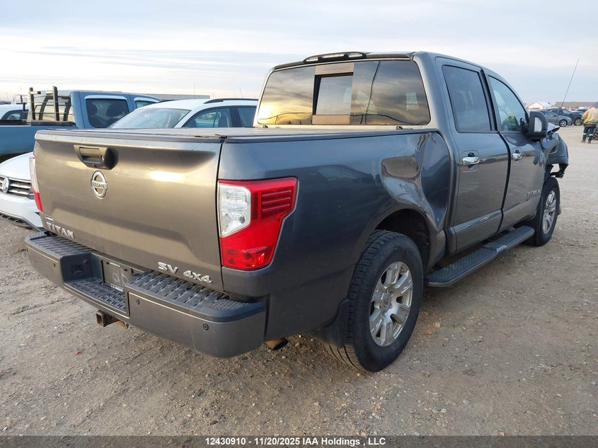 1N6AA1E56HN509517 2017 NISSAN TITAN photo no. 4