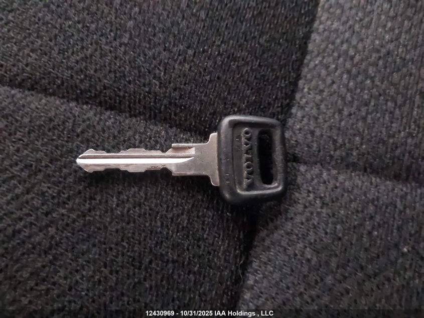 1990 Volvo 240 Dl VIN: YV1AX8855L1849760 Lot: 12430969