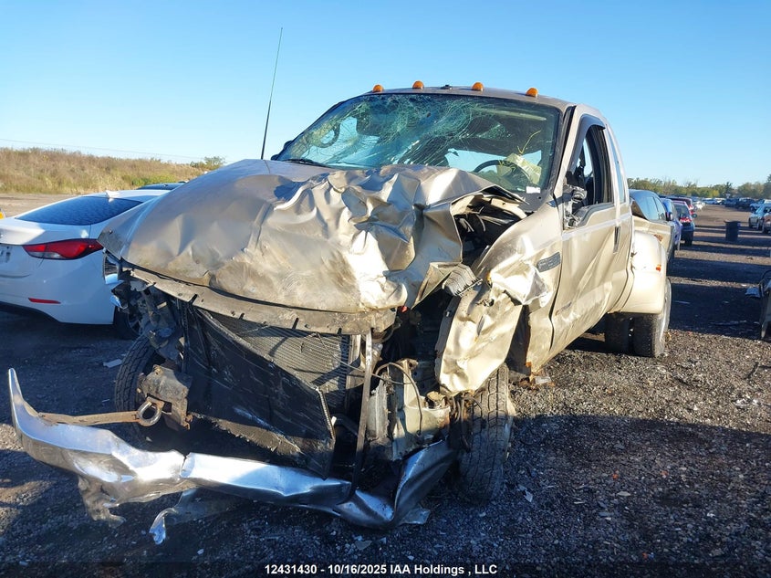 1FTWX33F0YEE38863 2000 FORD F350 photo no. 2