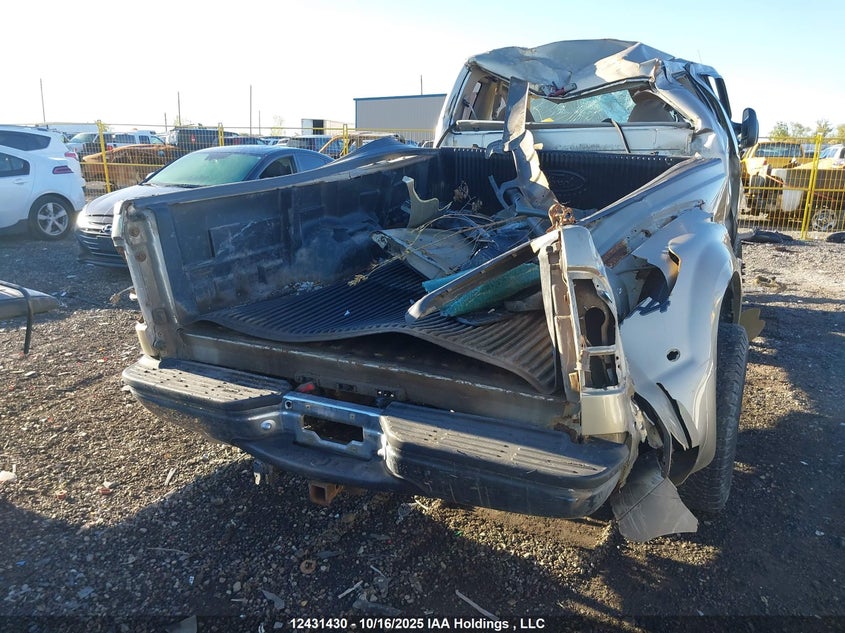 1FTWX33F0YEE38863 2000 FORD F350 photo no. 4
