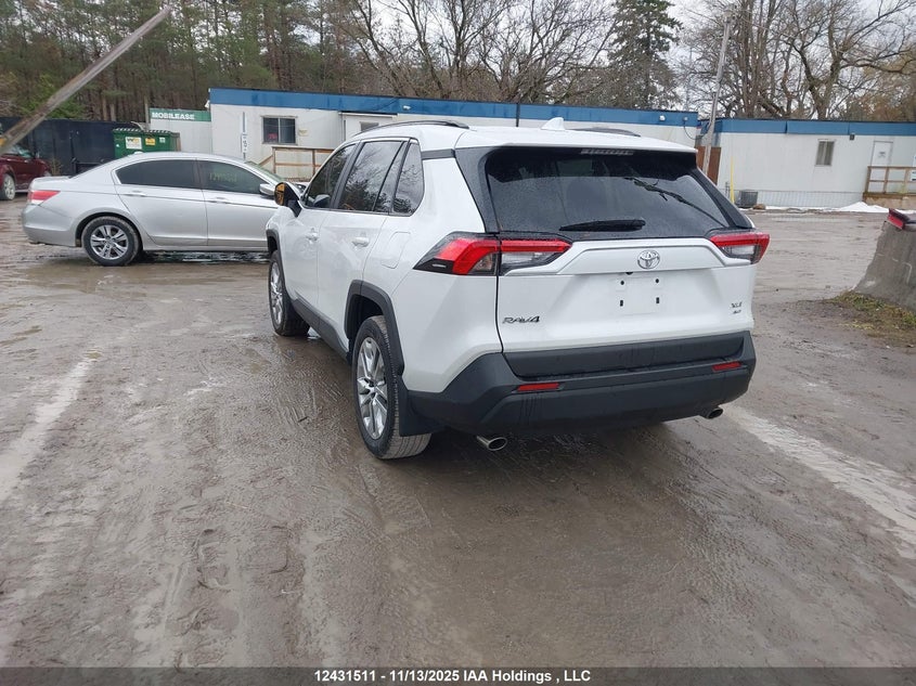 2T3R1RFV0RW432706 2024 TOYOTA RAV 4 photo no. 3