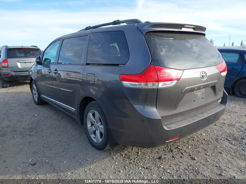 5TDKK3DC9DS371833 2013 TOYOTA SIENNA photo no. 3