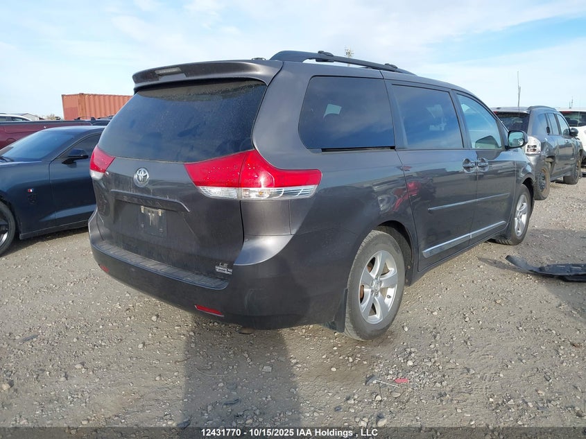 5TDKK3DC9DS371833 2013 TOYOTA SIENNA photo no. 4