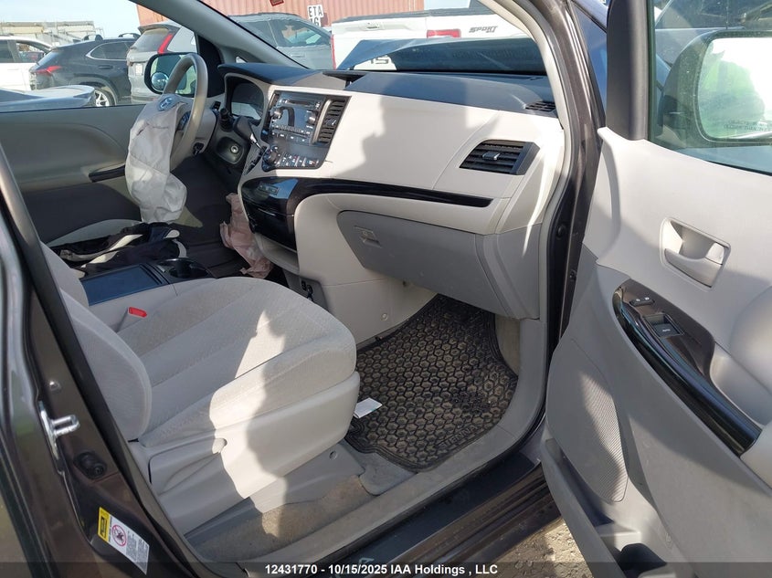 5TDKK3DC9DS371833 2013 TOYOTA SIENNA photo no. 5