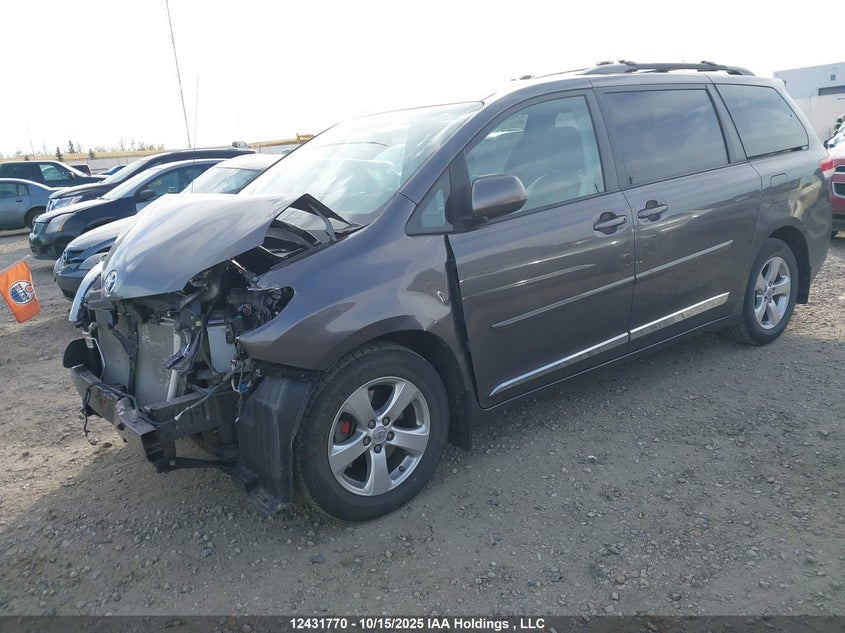 5TDKK3DC9DS371833 2013 TOYOTA SIENNA photo no. 6