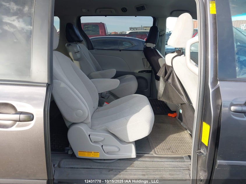 5TDKK3DC9DS371833 2013 TOYOTA SIENNA photo no. 8
