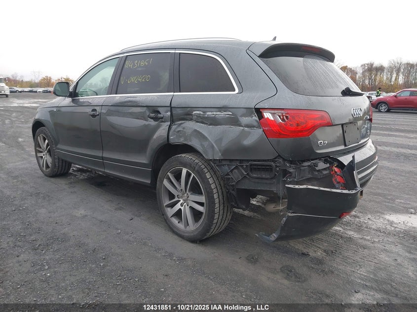 WA1MMCFE8BD002420 2011 AUDI Q7 photo no. 3