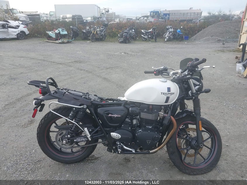 SMTD31GN5JT859408 2018   photo no. 11