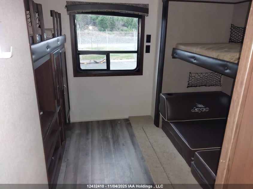 1UJBJ0BT0J1TR0526 2018   photo no. 13