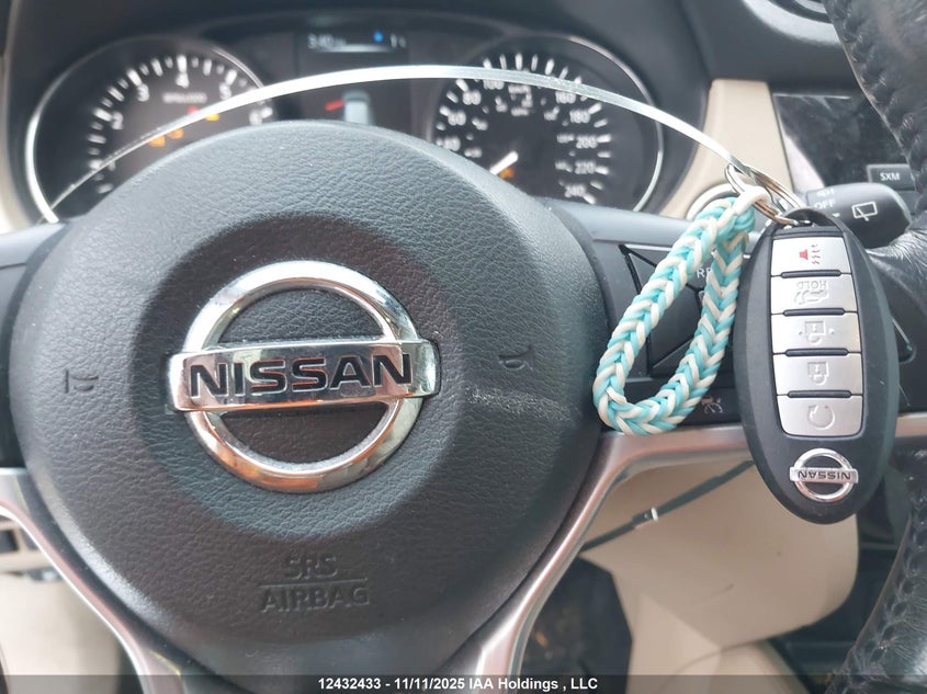 5N1AT2MV8HC757621 2017 NISSAN ROGUE photo no. 11