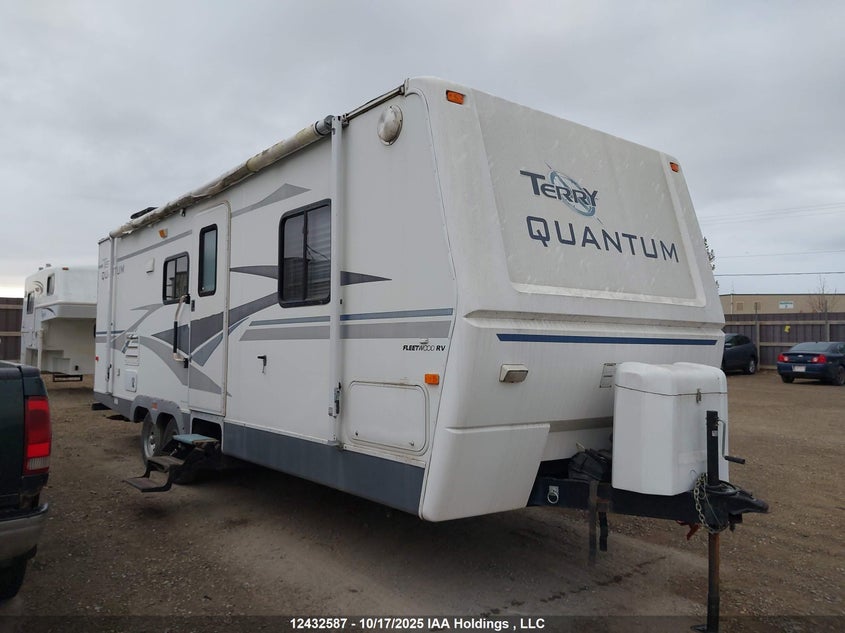 1EA1F272042309857 2004 Terry Resort Travel Trailer auction photo 1