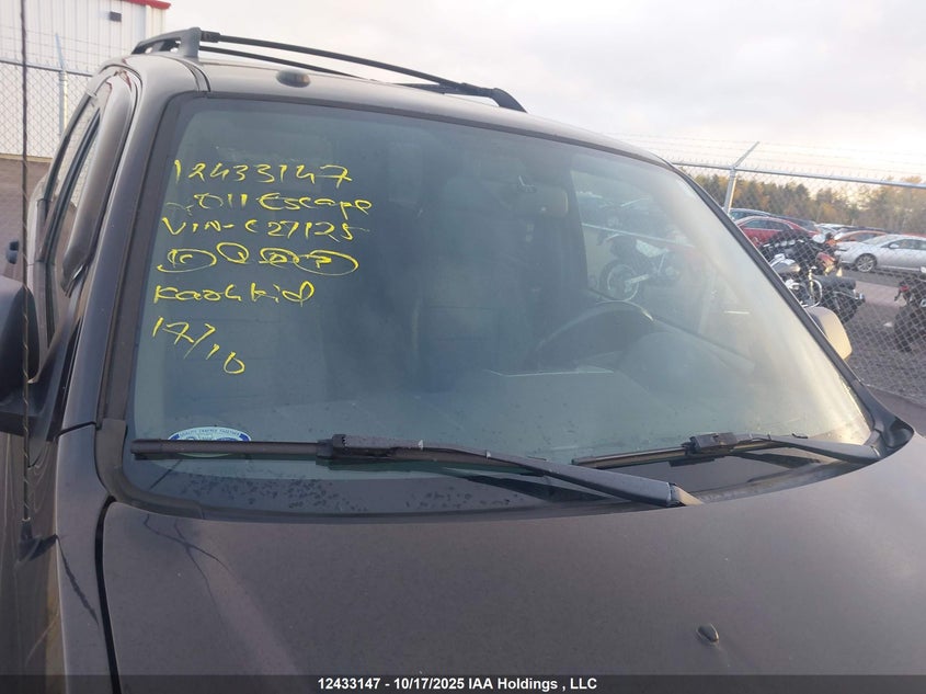 1FMCU9DG2BKC27125 2011 FORD ESCAPE photo no. 18