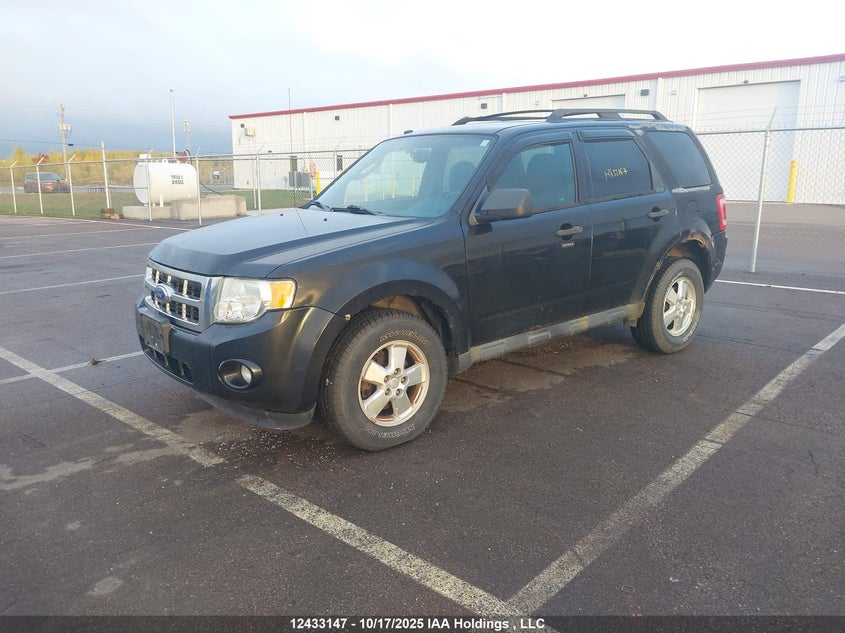 1FMCU9DG2BKC27125 2011 FORD ESCAPE photo no. 2