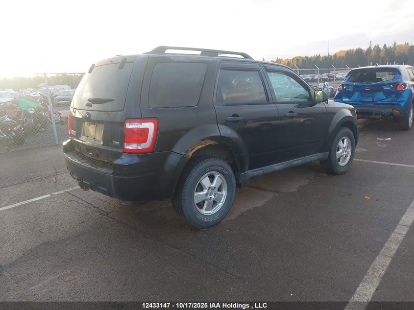 1FMCU9DG2BKC27125 2011 FORD ESCAPE photo no. 4