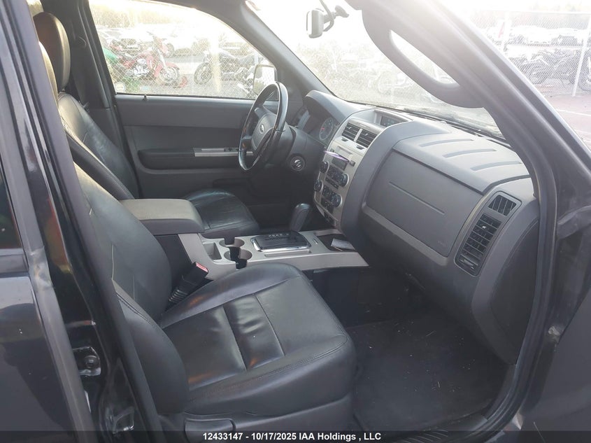 1FMCU9DG2BKC27125 2011 FORD ESCAPE photo no. 5