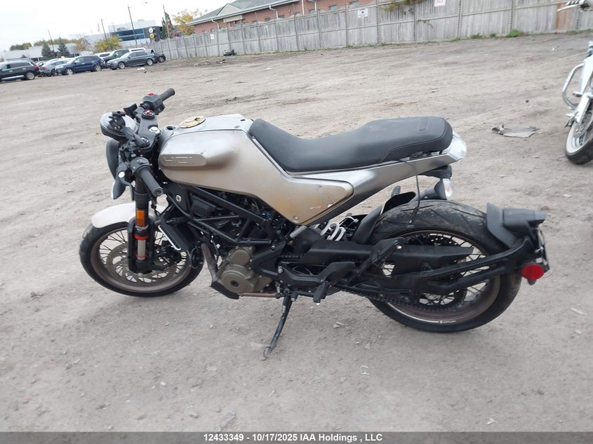 MD2JUJ40XNC208153 2022 HUSQVARNA SVARTPILEN photo no. 12