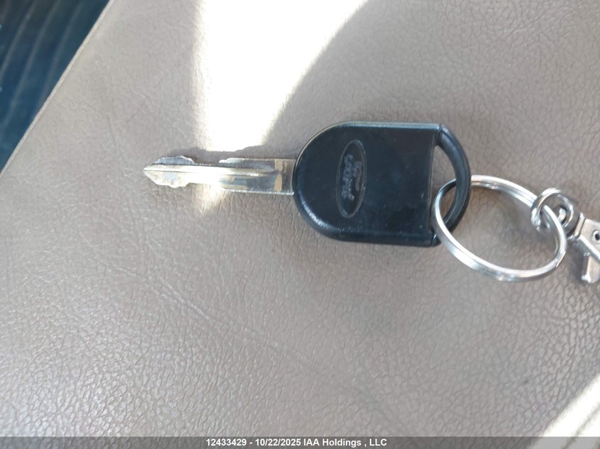 2005 Ford Crown Victoria Lx VIN: 2FAFP74W45X167117 Lot: 12433429