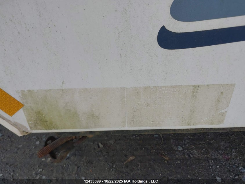 2001 Trailer Domestic VIN: 1UJAJ01F311FC0126 Lot: 12433599