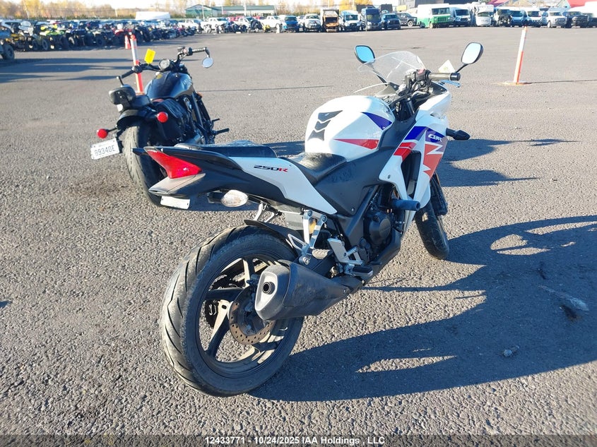 MLHMC4129D5400628 2013 HONDA CBR photo no. 4