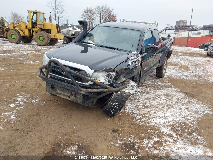 5TFUX4ENXFX038960 2015 TOYOTA TACOMA photo no. 2