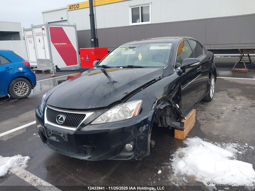 JTHCF5C27C5058957 2012 LEXUS IS photo no. 2