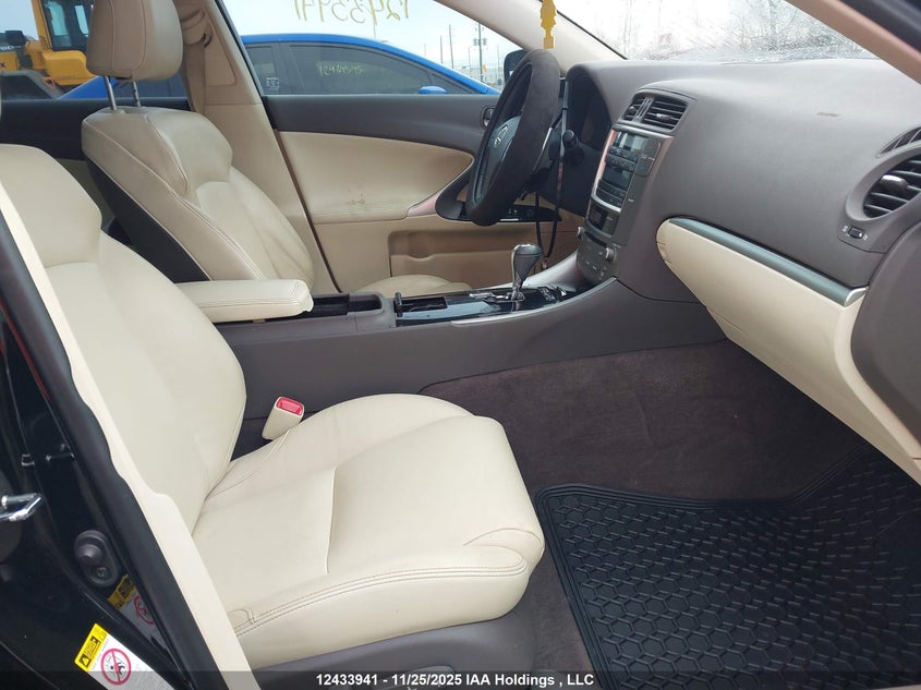 JTHCF5C27C5058957 2012 LEXUS IS photo no. 5