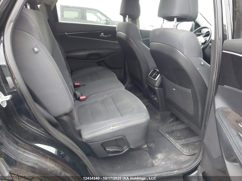 5XYPGDA5XHG330701 2017 KIA SORENTO photo no. 8