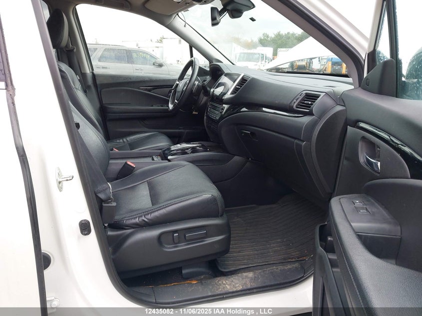 5FNYF6H90JB501142 2018 HONDA PILOT photo no. 5